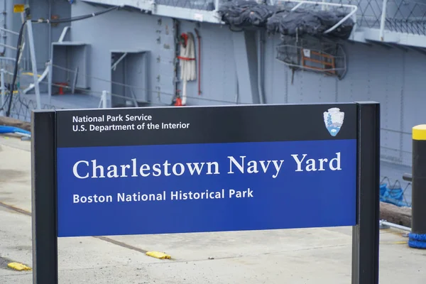 Charlestown Navy Yard in Boston - BOSTON , MASSACHUSETTS - APRIL 3, 2017 — Stock Photo, Image