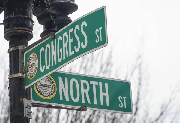 Ulica znak Congress St w Boston - Boston, Massachusetts - 3 kwietnia 2017 r. — Zdjęcie stockowe