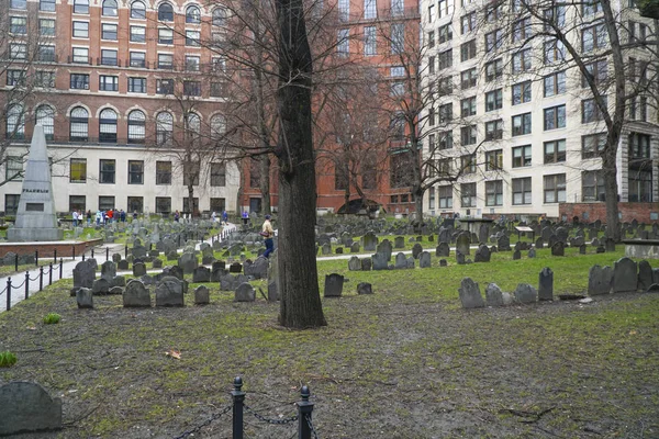 Granary Burying Ground en Boston - BOSTON, MASSACHUSETTS - 3 DE ABRIL DE 2017 —  Fotos de Stock