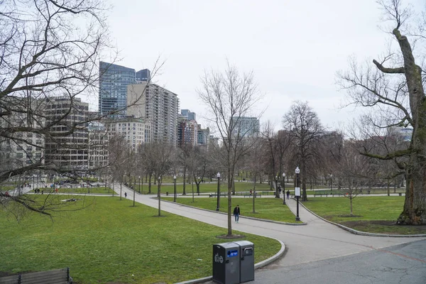 Schöner boston gemeinsamer park in der stadt - boston, massachusetts - 3. april 2017 — Stockfoto