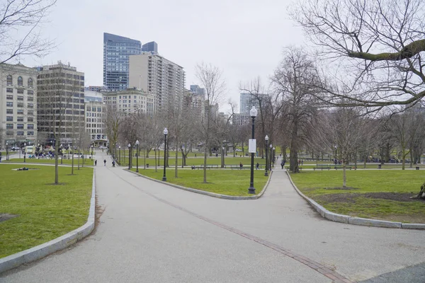 Belo Boston Common Park na cidade - BOSTON, MASSACHUSETTS - 3 de abril de 2017 — Fotografia de Stock