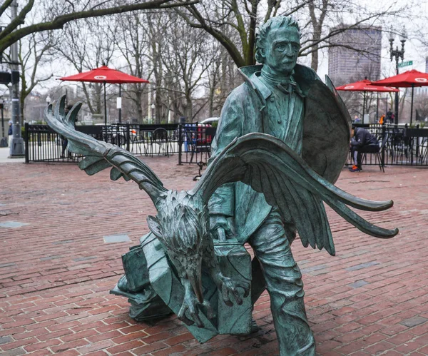 Statua dell'Autore Edgar Allan Poe nella Città di Boston - BOSTON, MASSACHUSETTS - 3 APRILE 2017 — Foto Stock