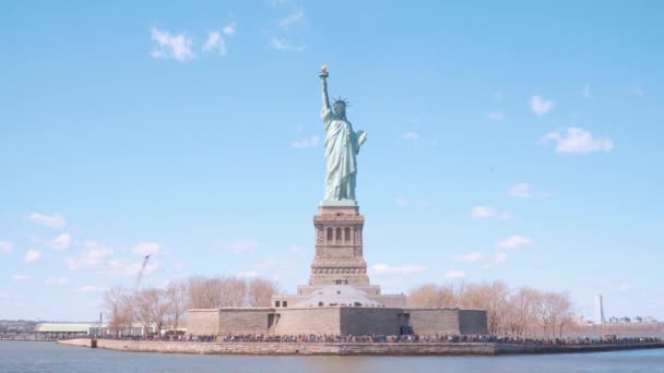 Beroemd Vrijheidsbeeld in New York — Stockvideo