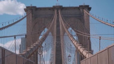 New York 'taki ünlü Brooklyn Köprüsü.