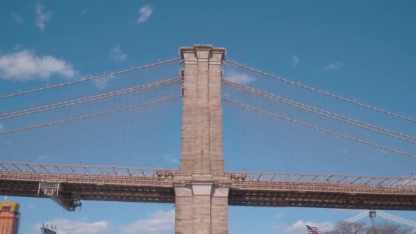 从曼哈顿到布鲁克林的纽约布鲁克林大桥 — 图库视频影像