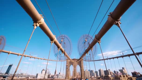 Wonderful Brooklyn Bridge - ett viktigt landmärke i New York — Stockvideo