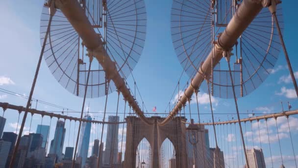 El maravilloso puente de Brooklyn, un hito importante de Nueva York — Vídeo de stock