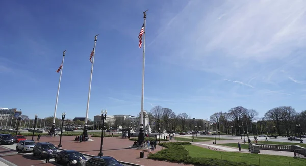 The square in front of Union Station Washington - WASHINGTON DC - COLUMBIA - APRIL 7, 2017 — Stock Photo, Image