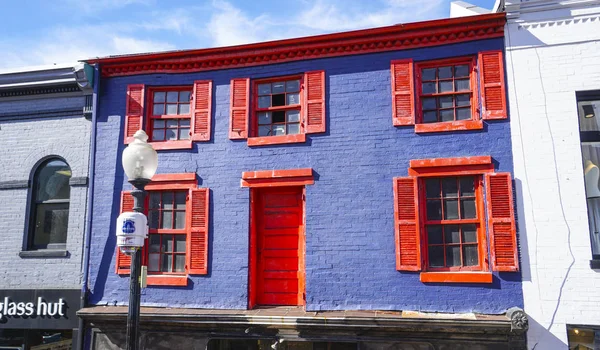 Casas coloridas em Georgetown Washington - WASHINGTON DC - COLUMBIA - 7 de abril de 2017 — Fotografia de Stock