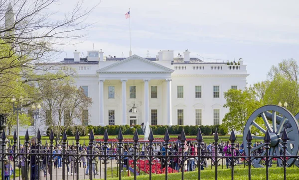 Famosa atracción turística en Washington - la Casa Blanca - WASHINGTON DC - COLUMBIA - 7 DE ABRIL DE 2017 — Foto de Stock