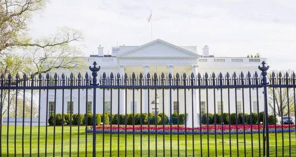 Endereço mais famoso nos Estados Unidos - The White House - WASHINGTON DC - COLUMBIA - 7 de abril de 2017 — Fotografia de Stock