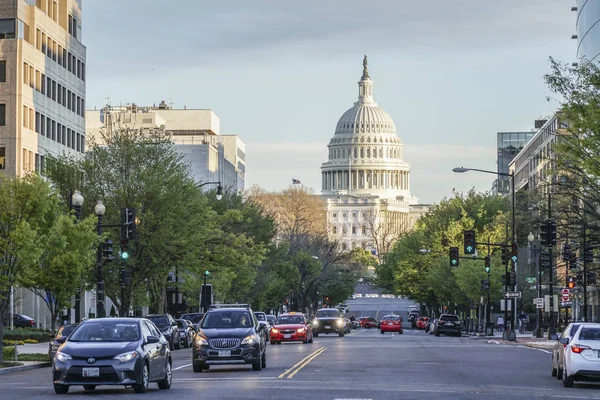 Famous US Capitol in Washington DC - WASHINGTON DC - COLUMBIA - APRIL 7, 2017 — Stock Photo, Image