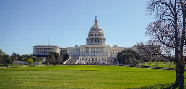 Piękny Us Capitol podstawy w Washington - Waszyngton - Columbia - 7 kwietnia 2017 r. Zdjęcia Stockowe bez tantiem