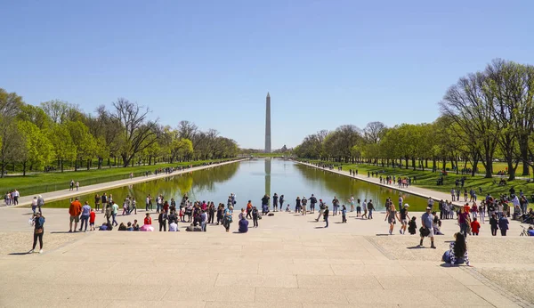 Famosa piscina riflettente al Lincoln Memorial di Washington - WASHINGTON DC - COLUMBIA - 7 APRILE 2017 — Foto Stock