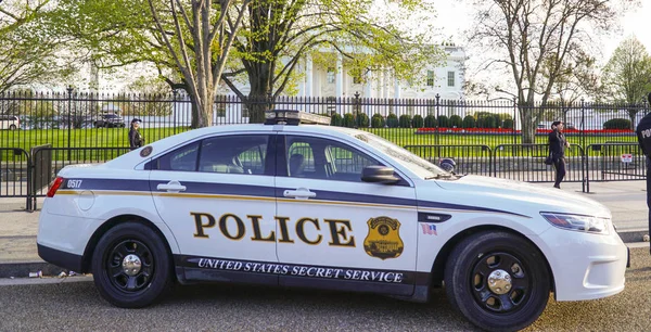 Geheime dienst-politieauto in het witte huis - Washington Dc - Columbia - 7 April 2017 — Stockfoto