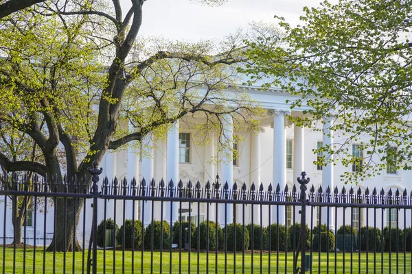 White House in Washington DC - the Presidents Office - WASHINGTON DC - COLUMBIA - APRIL 7, 2017 — Stock Photo, Image