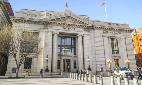 PNC Bank Bank of America, Pennsylvania Ave Washington - Washington Dc - Columbia - 7 Nisan 2017 — Stok fotoğraf
