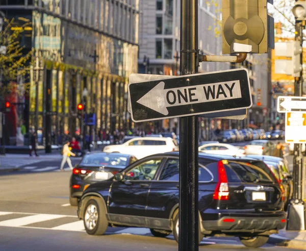 Einbahnstraßenschild in washington dc - washington dc - columbia - 7. April 2017 — Stockfoto