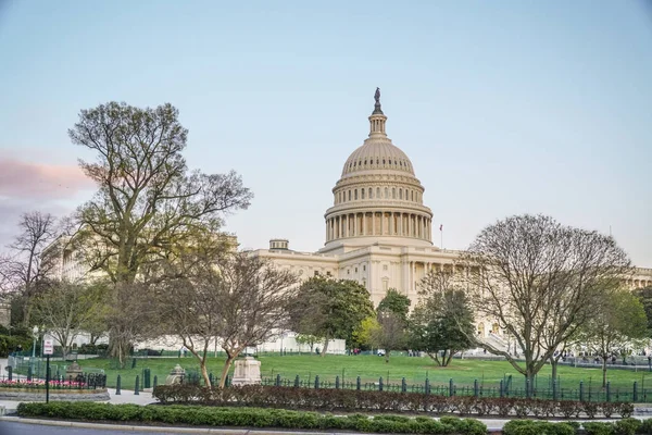 O famoso Capitólio dos EUA em Washington DC - WASHINGTON DC - COLUMBIA - 7 de abril de 2017 — Fotografia de Stock