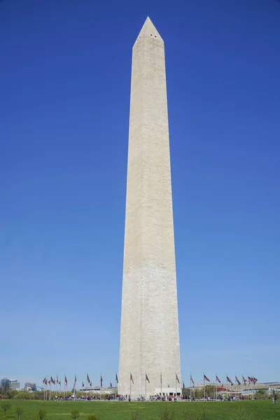 Monumento a Washington en un día soleado - WASHINGTON DC - COLUMBIA - 7 DE ABRIL DE 2017 —  Fotos de Stock