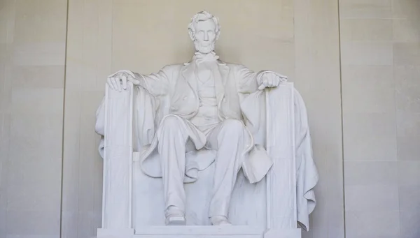 La statue d'Abraham Lincoln au Lincoln Memorial à Washington - WASHINGTON DC - COLOMBIE - 7 AVRIL 2017 — Photo