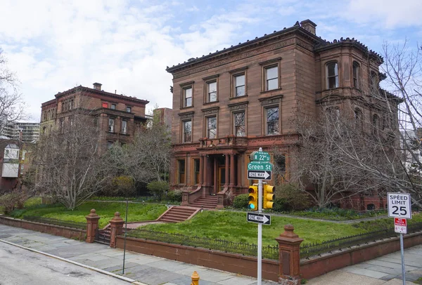 Beautiful mansion in Philadelphia - known from the movie The Sixth Sense - PHILADELPHIA - PENNSYLVANIA - APRIL 6, 2017 — Stock Photo, Image