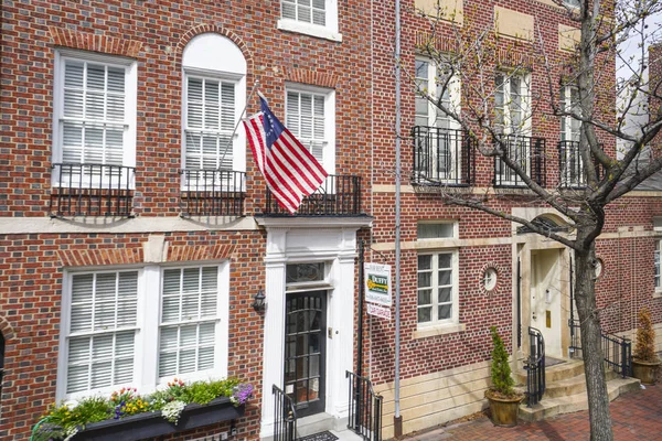 Beautiful Brick Buildings in the historic district of Philadelphia - PHILADELPHIA - PENNSYLVANIA - APRIL 6, 2017 — Stock Photo, Image