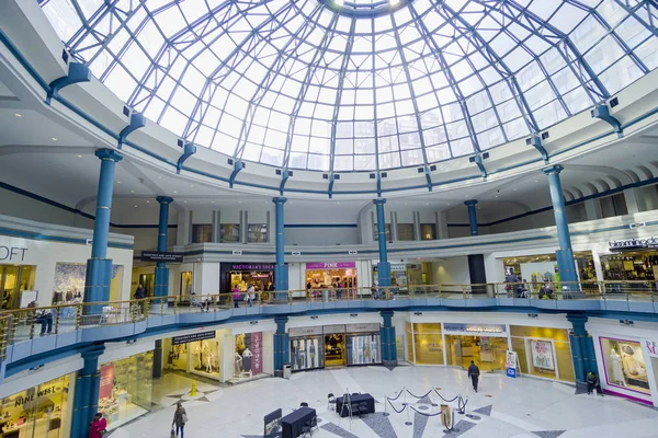 Shopping Mall, Philadelphia, Pennsylvania - Philadelphia - Liberty Plaza - 2017. április 6. — Stock Fotó