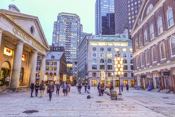 Quincy Market in North Boston - BOSTON - MASSACHUSETTS - April 5, 2017 — стоковое фото