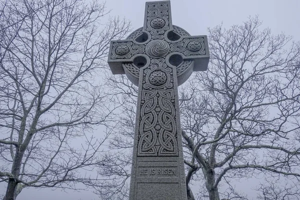 Stone Crucifix in the mist — Stock Photo, Image