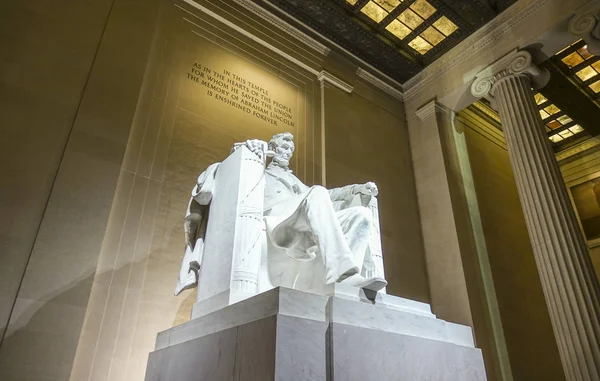 Abraham Lincoln Lincoln Memorial Washington'da bir sandalyede oturan heykeli