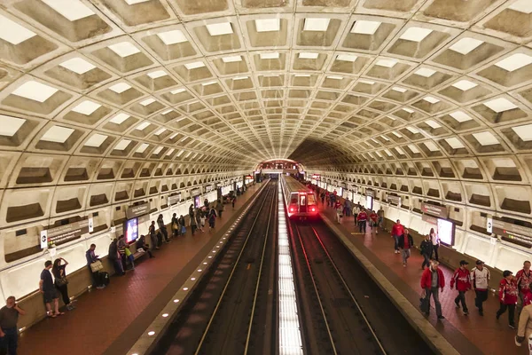 Tunnelbanestationen av Washington Underground - Washington Dc - Columbia - 9 April 2017 — Stockfoto