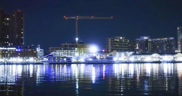 Farbenfroher Innenhafen von Baltimore bei Nacht - Baltimore - maryland - 9. April 2017 — Stockfoto