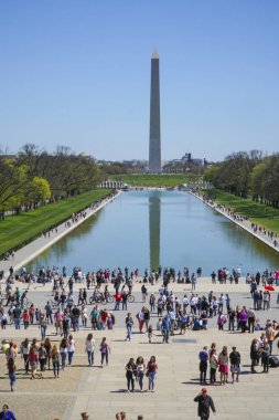 Washington Anıtı ve yansıtan havuzu - Washington, District Of Columbia - 8 Nisan 2017