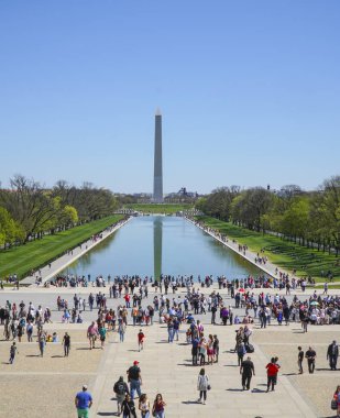 Washington Anıtı ve yansıtan havuzu - Washington, District Of Columbia - 8 Nisan 2017