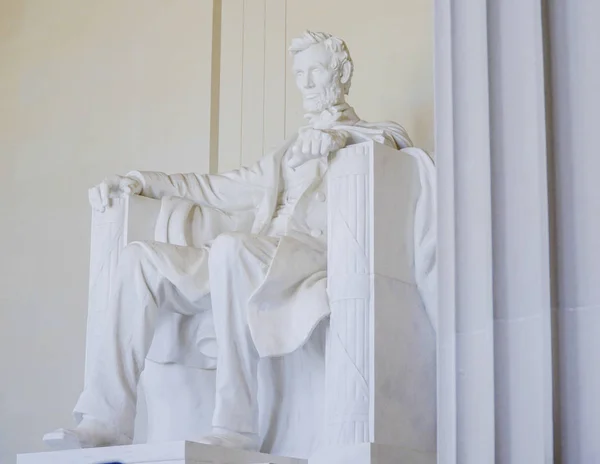 Abraham Lincoln standbeeld op het Lincoln Memorial in Washington Dc - Washington, District Of Columbia - 8 April 2017 — Stockfoto