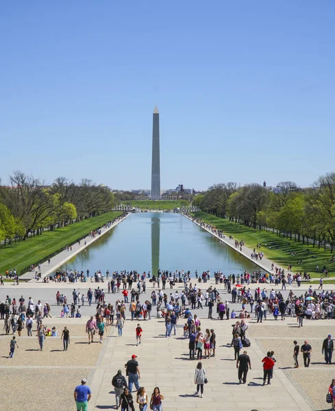 Washington Monument and Reflecting Pool - WASHINGTON, DISTRICT OF COLUMBIA - 8 APRILE 2017 — Foto Stock