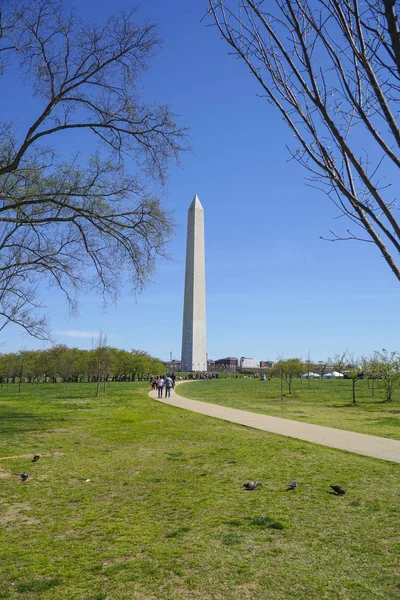 Monumento a Washington en Washington DC - WASHINGTON, DISTRITO DE COLUMBIA - 8 DE ABRIL DE 2017 —  Fotos de Stock