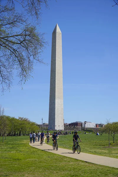 Monumento a Washington en Washington DC - WASHINGTON, DISTRITO DE COLUMBIA - 8 DE ABRIL DE 2017 —  Fotos de Stock