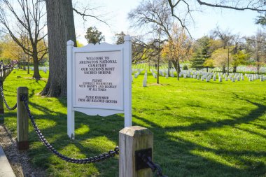 Arlington mezarlığı hoş geldiniz işareti - Washington, District Of Columbia - 8 Nisan 2017