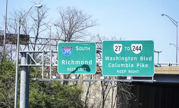 Straat tekent in Washington naar Richmond - Washington, District Of Columbia - 8 April 2017 — Stockfoto