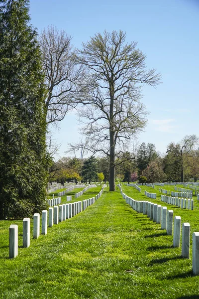 Відвідування Арлінгтон кладовище у Вашингтоні - Вашингтон, округ Колумбія - 8 квітня 2017 — стокове фото