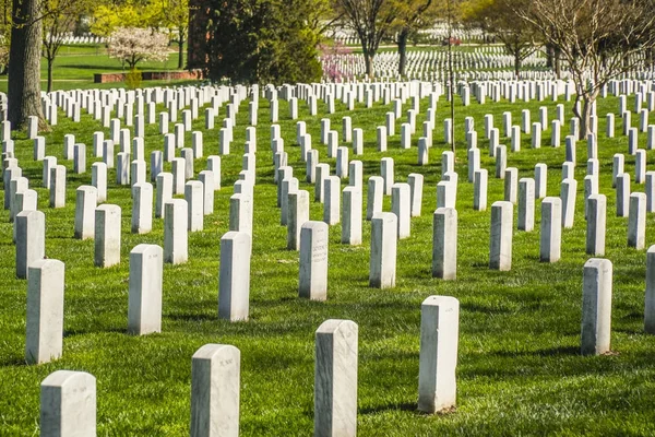 Impressionante vista sul cimitero di Arlington a Washington - WASHINGTON, DISTRICT OF COLUMBIA - 8 APRILE 2017 — Foto Stock