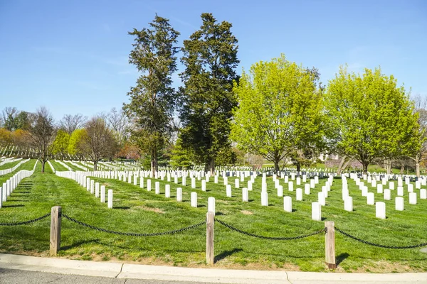 Berühmter friedhof von arlington in washington - washington, bezirk kolumbien - 8. april 2017 — Stockfoto