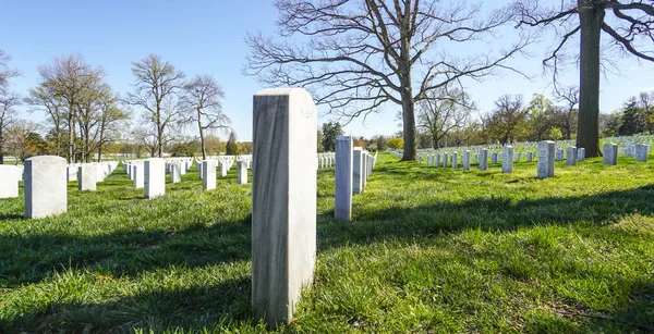 Impresionante vista sobre el cementerio de Arlington en Washington - WASHINGTON, DISTRICTO DE COLUMBIA - 8 DE ABRIL DE 2017 — Foto de Stock