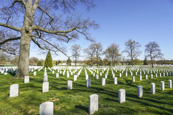 Visita al cimitero di Arlington a Washington - WASHINGTON, DISTRITTO DI COLUMBIA - 8 APRILE 2017 — Foto Stock