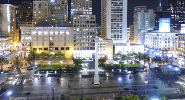 Gece - San Francisco - California - 17 Nisan 2017 San Francisco Union Square üzerine havadan görünümü