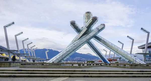 Scultura d'arte a Vancouver al Burrard Landing - VANCOUVER - CANADA - 12 APRILE 2017 — Foto Stock