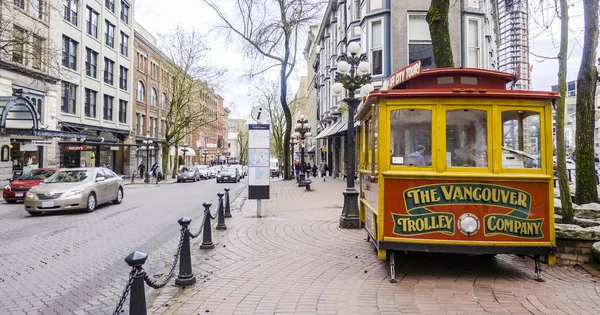 Old town trolley tours in Vancouver - VANCOUVER - CANADA - APRIL 12, 2017 — Stock Photo, Image