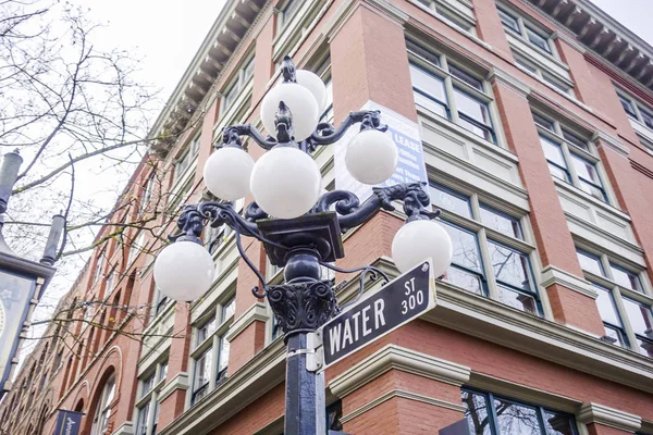 Lanternas de rua em Vancouver Gastown - VANCOUVER - CANADA - 12 de abril de 2017 — Fotografia de Stock